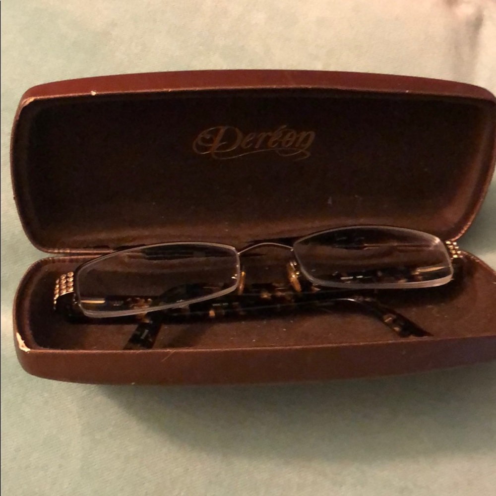 Beyoncé House of Deréon frames and case